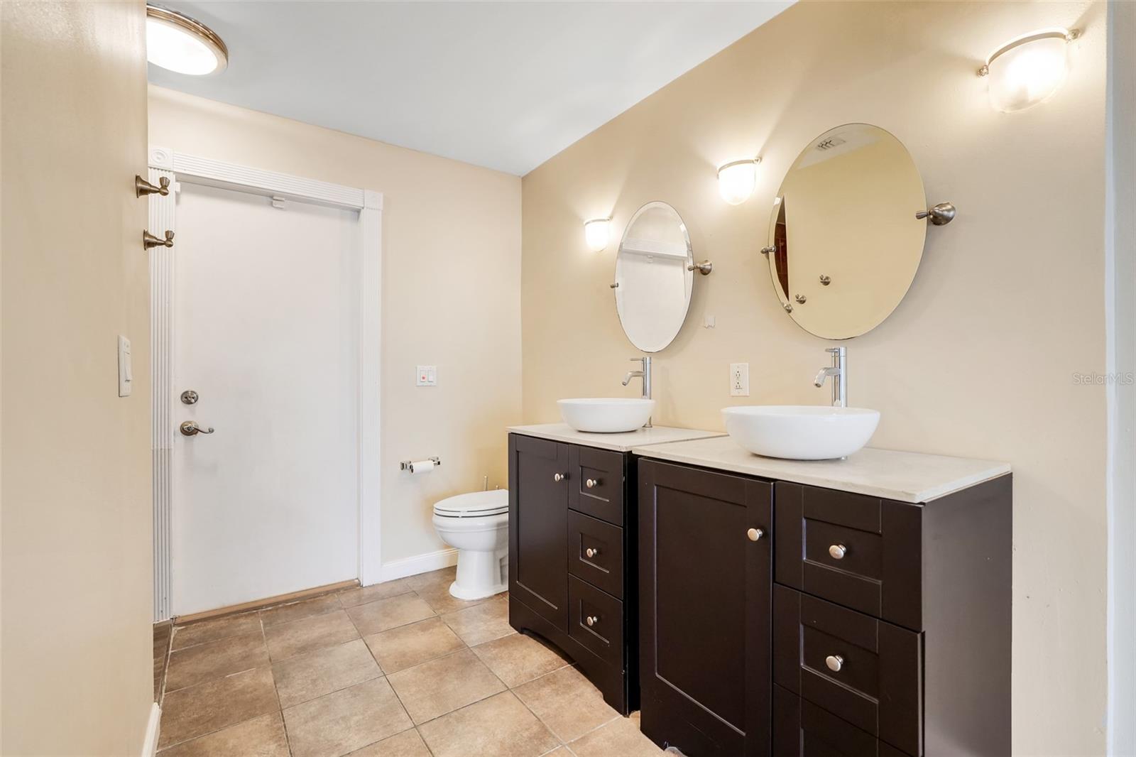 BROOKHOLLOW - Residential