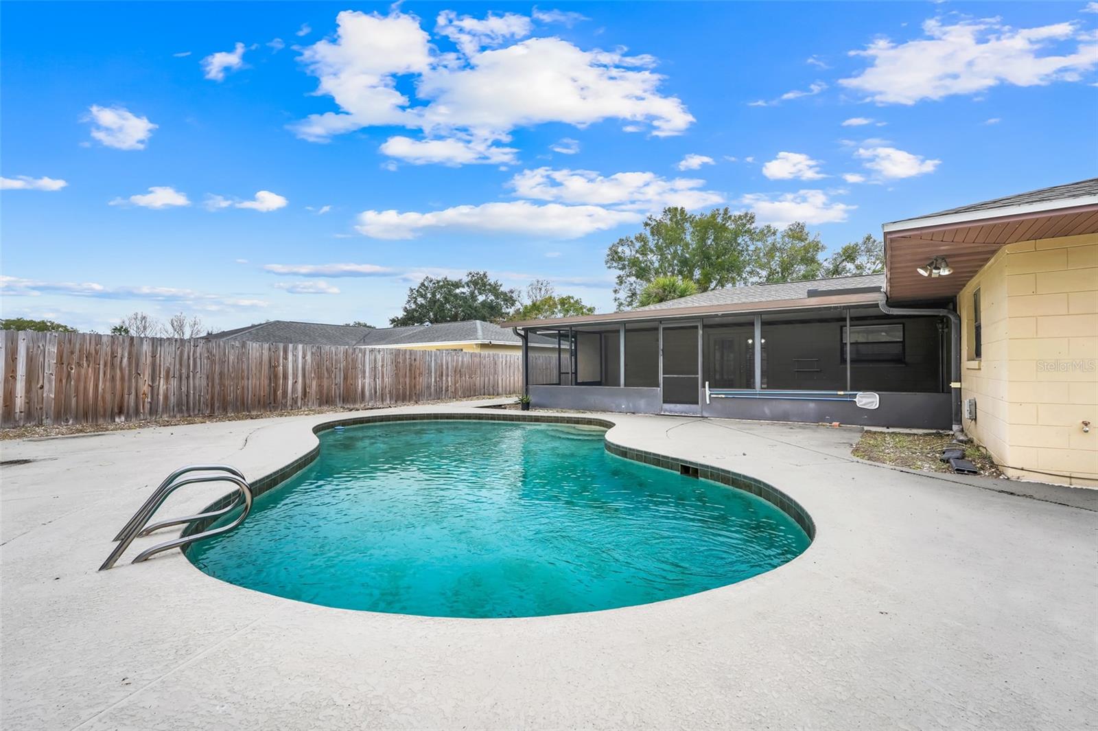 BROOKHOLLOW - Residential