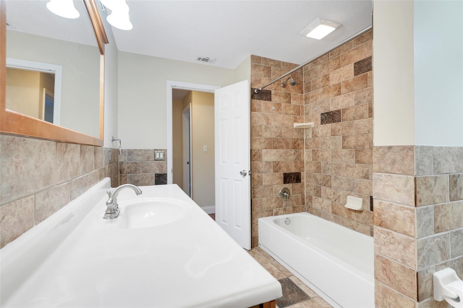 BROOKHOLLOW - Residential