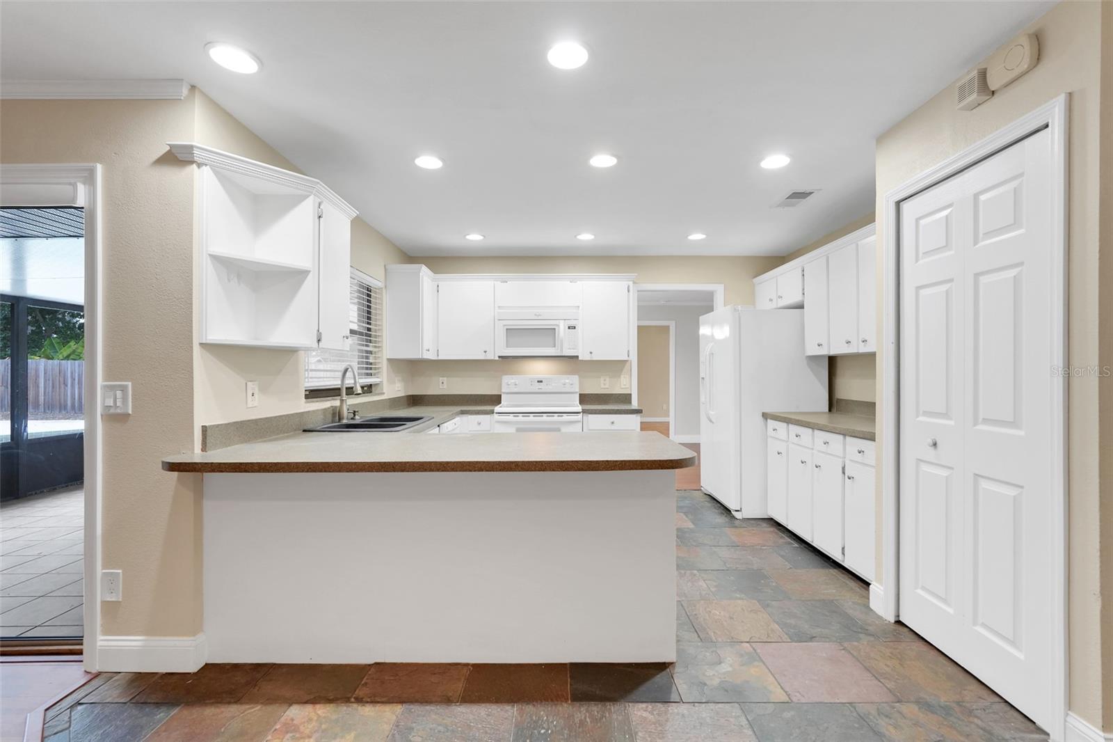 BROOKHOLLOW - Residential