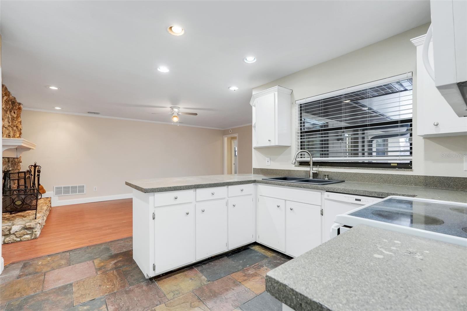 BROOKHOLLOW - Residential