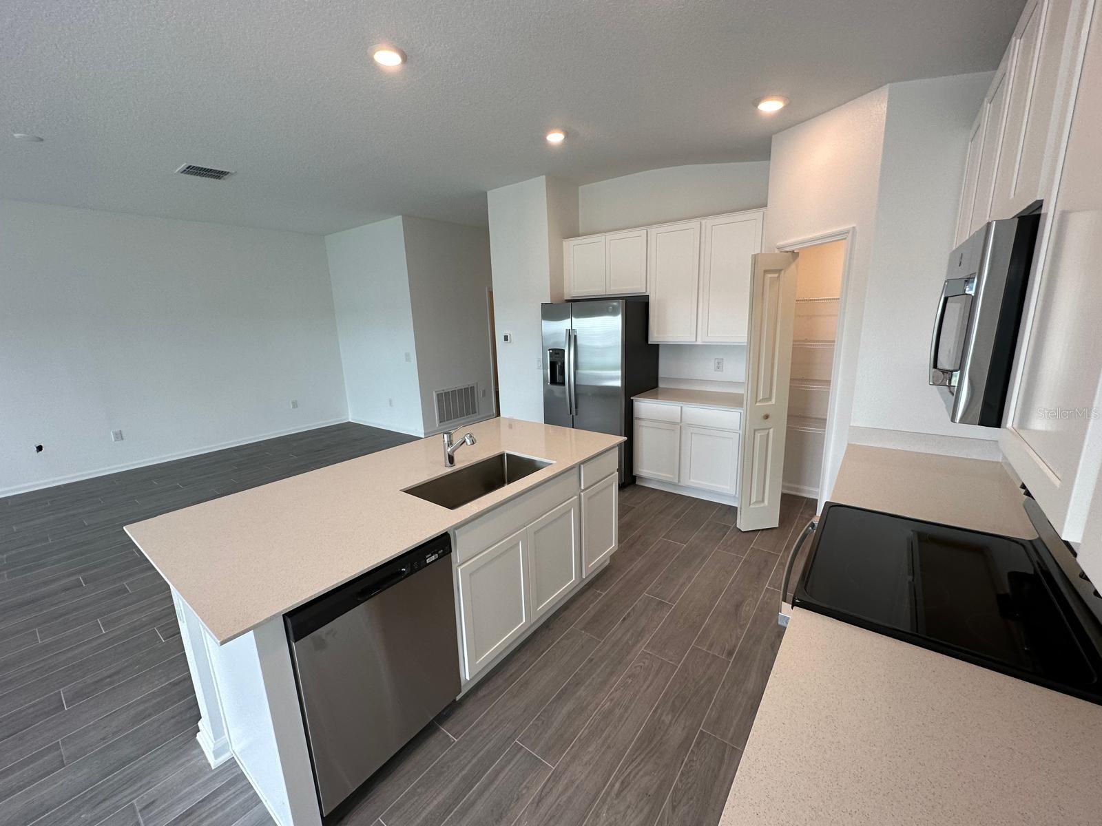 RANCHES/LK MCLEOD I - Residential