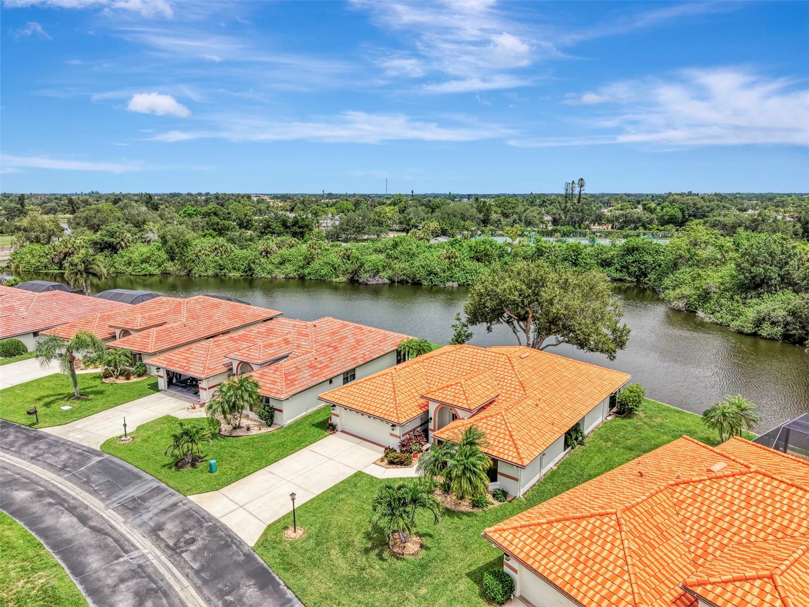 1934 COVE POINTE DRIVE