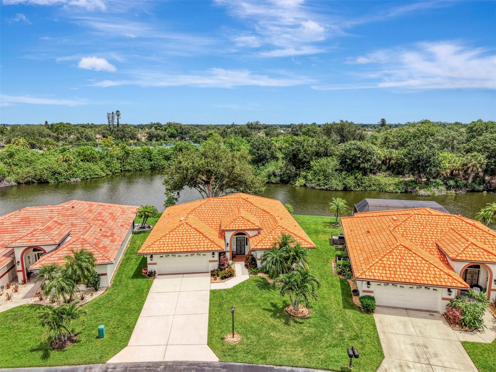 1934 COVE POINTE DRIVE