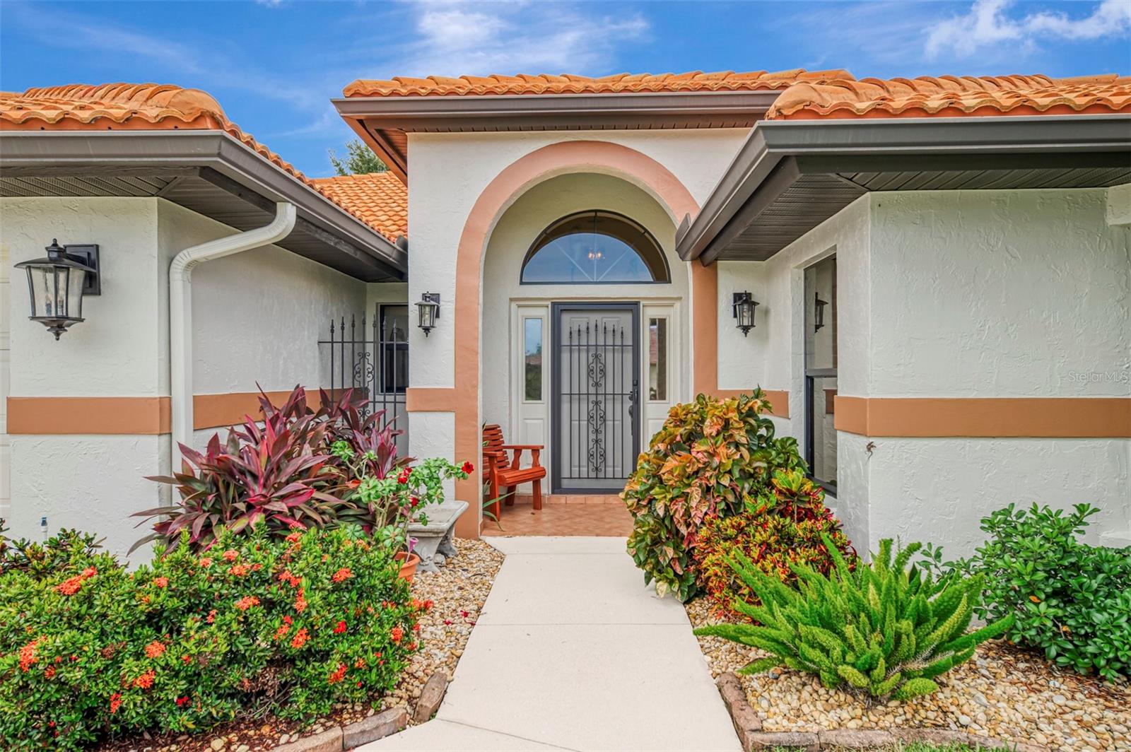 1934 COVE POINTE DRIVE