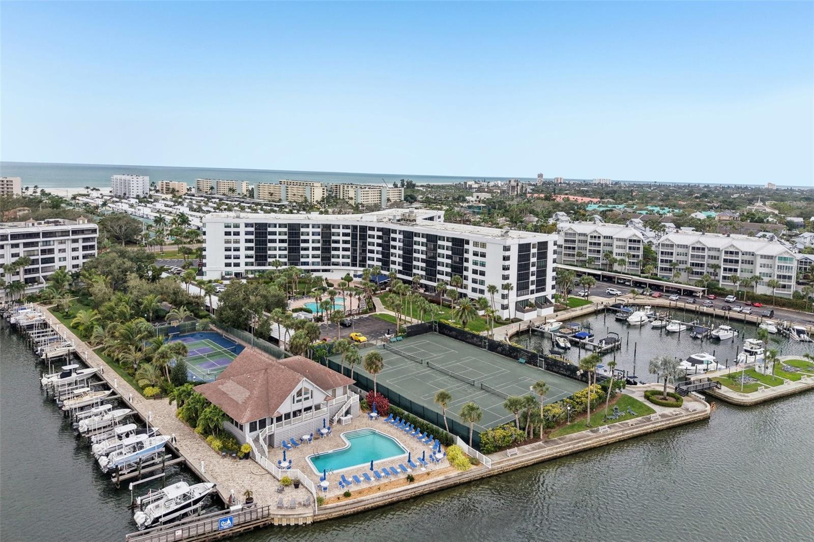 HARBOR TOWERS Y & R - Residential