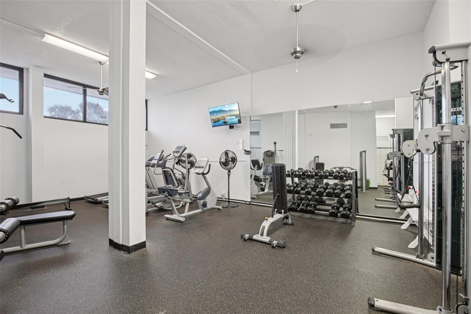 HARBOR TOWERS Y & R - Residential