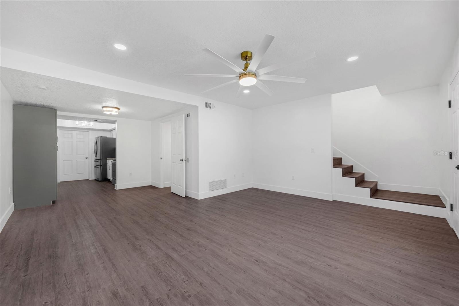 PARK LAKE GROVE CONDO PH B - Residential