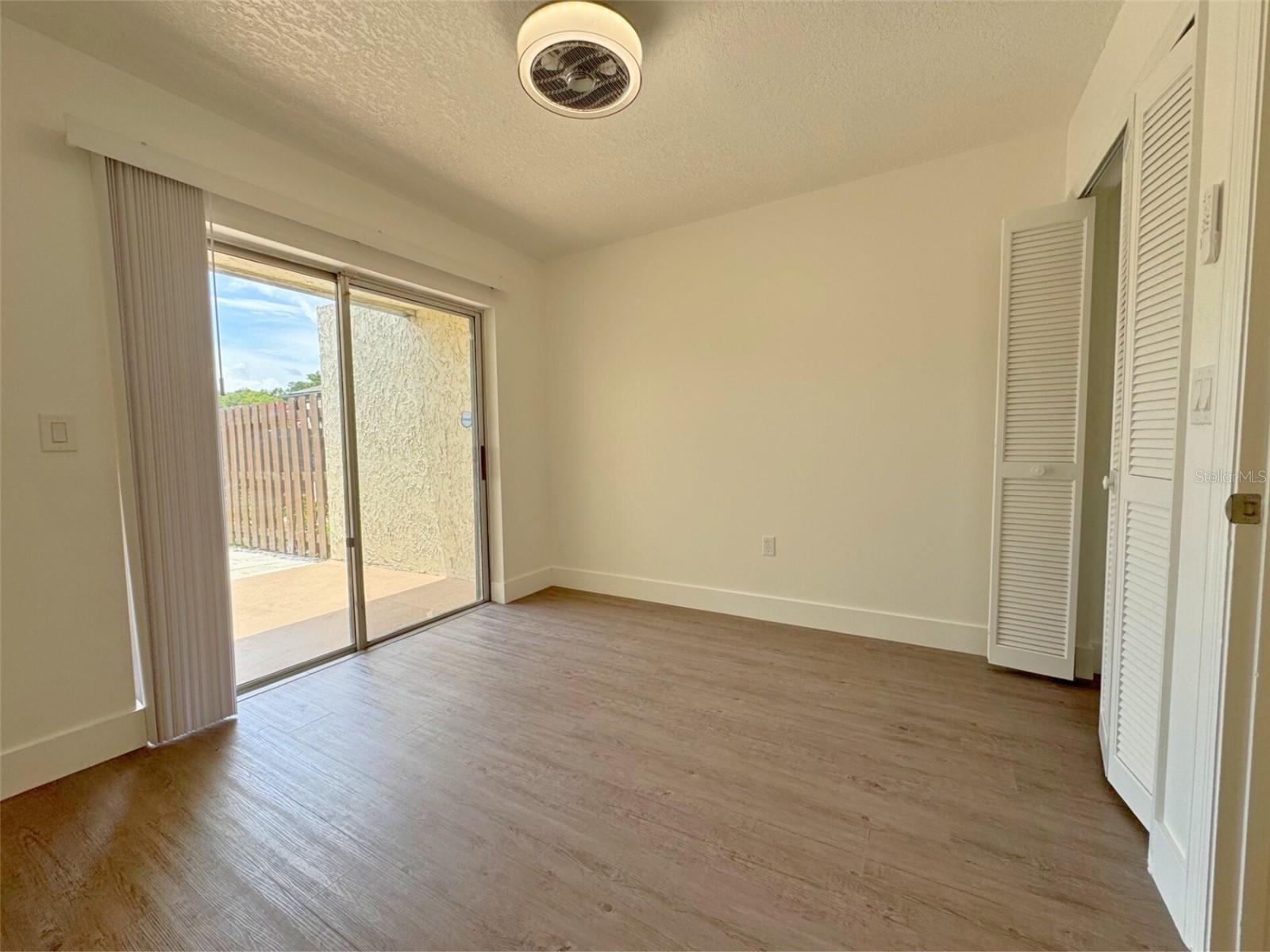 PARK LAKE GROVE CONDO PH B - Residential