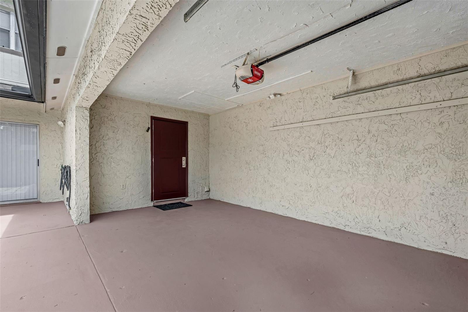 PARK LAKE GROVE CONDO PH B - Residential