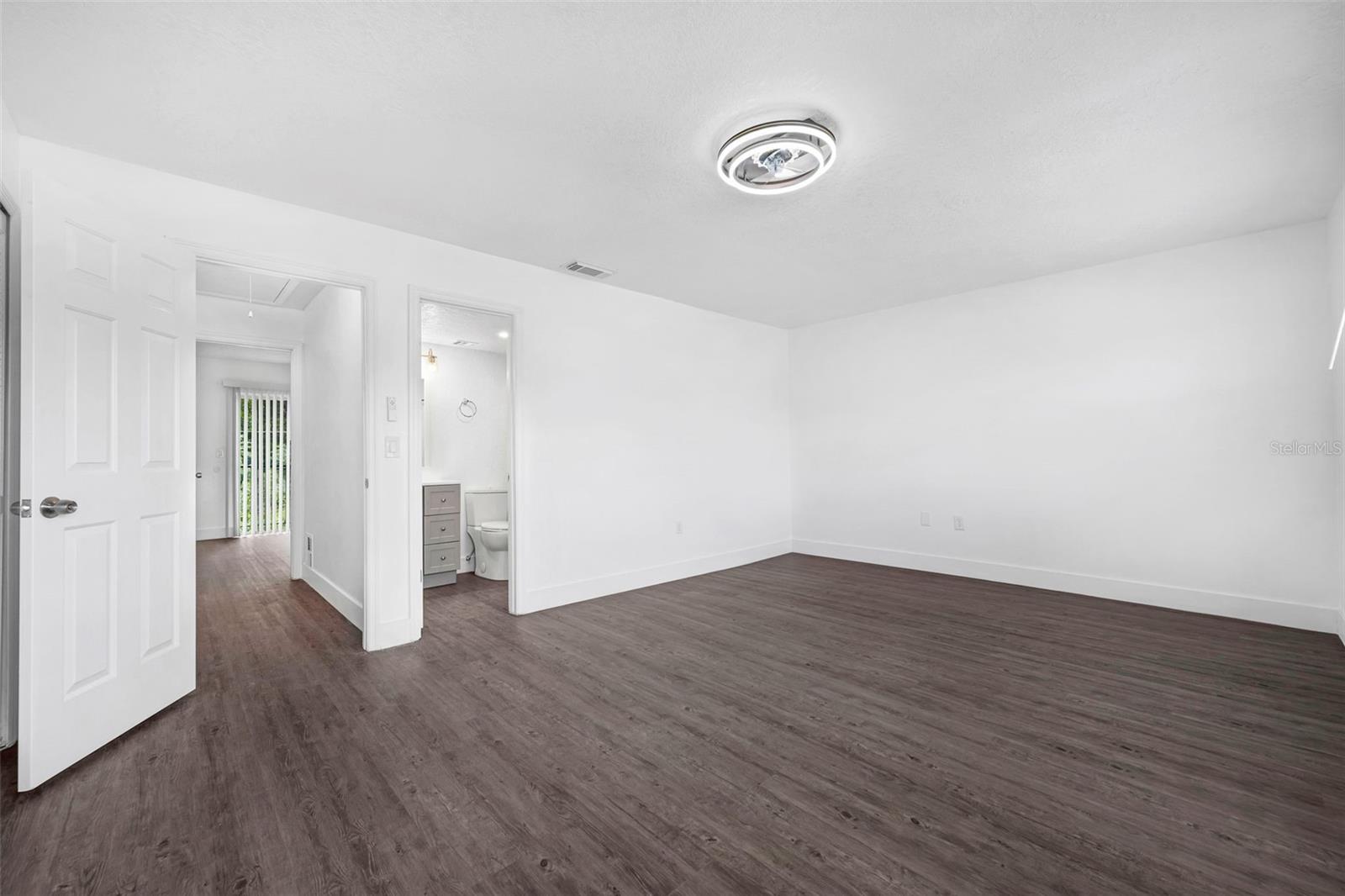 PARK LAKE GROVE CONDO PH B - Residential