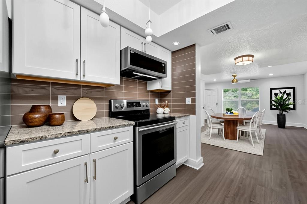 PARK LAKE GROVE CONDO PH B - Residential