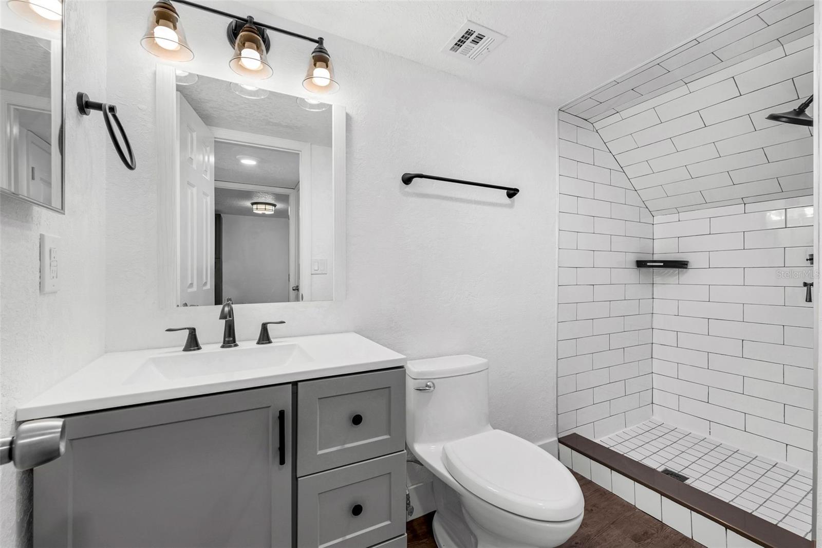 PARK LAKE GROVE CONDO PH B - Residential