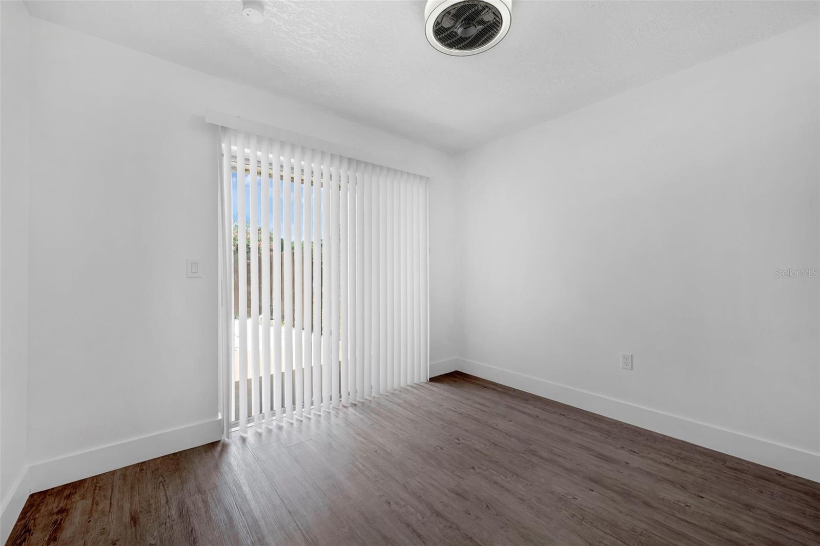PARK LAKE GROVE CONDO PH B - Residential