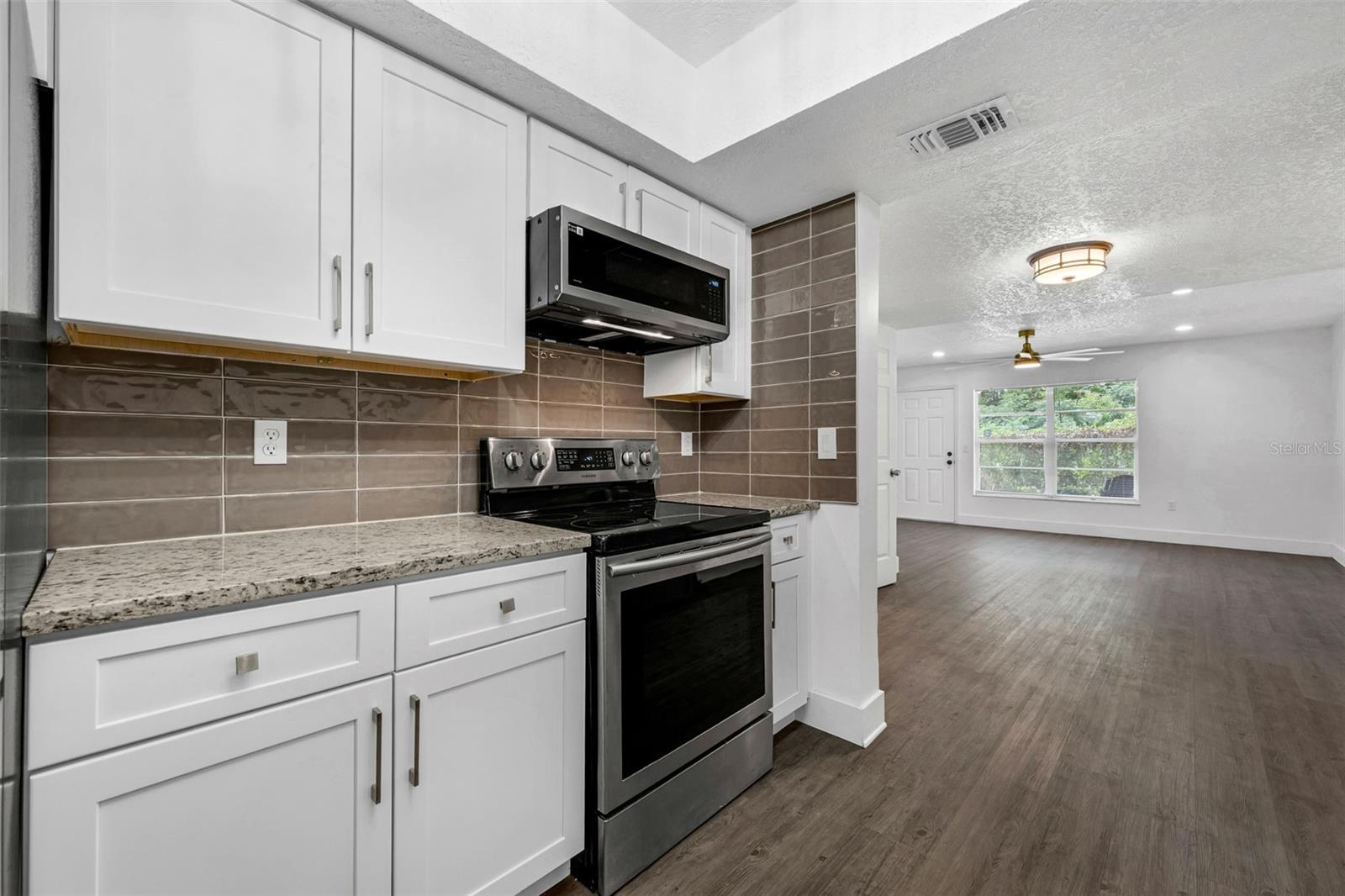 PARK LAKE GROVE CONDO PH B - Residential