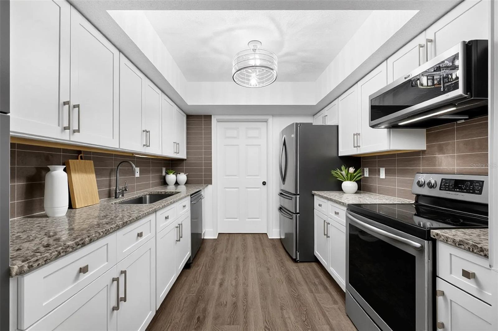 PARK LAKE GROVE CONDO PH B - Residential