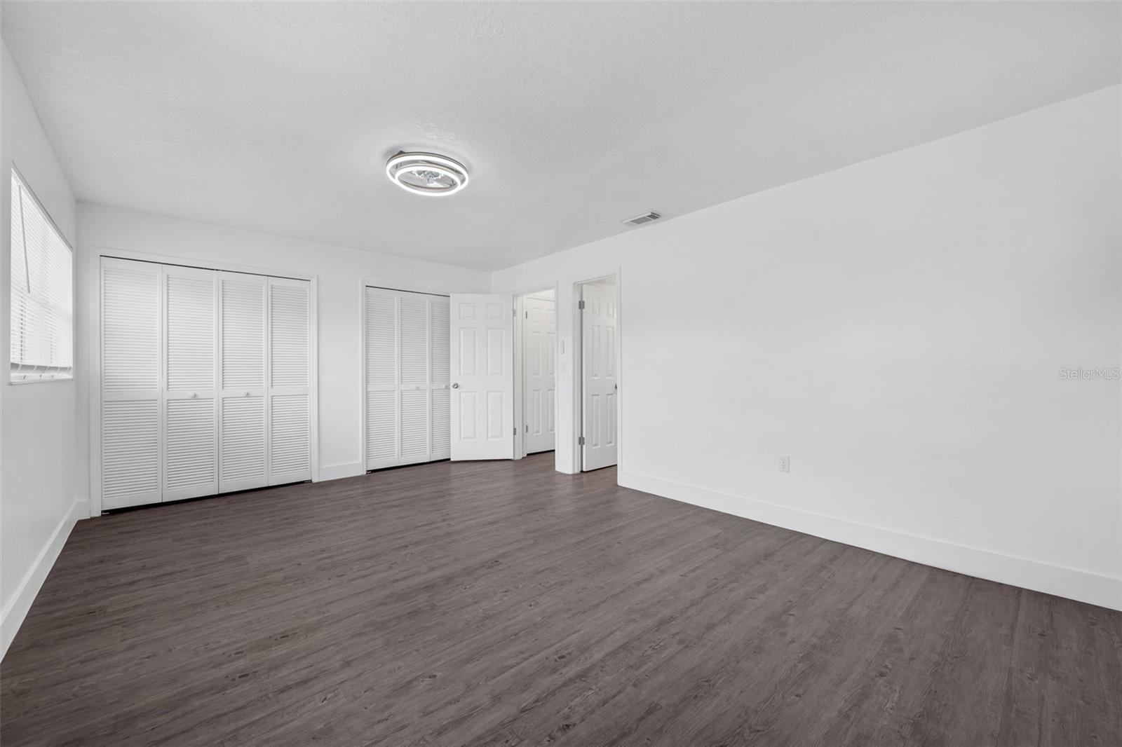PARK LAKE GROVE CONDO PH B - Residential