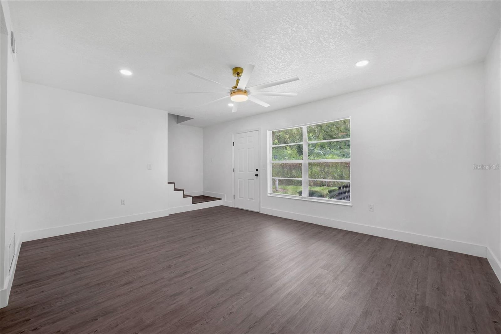 PARK LAKE GROVE CONDO PH B - Residential