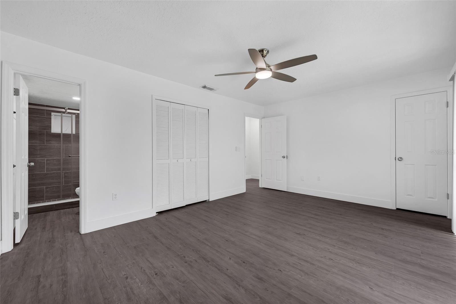 PARK LAKE GROVE CONDO PH B - Residential
