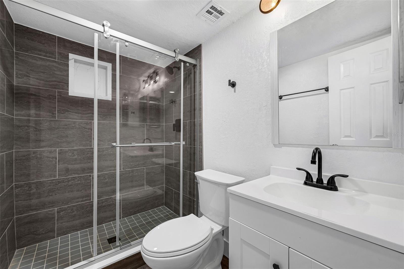 PARK LAKE GROVE CONDO PH B - Residential