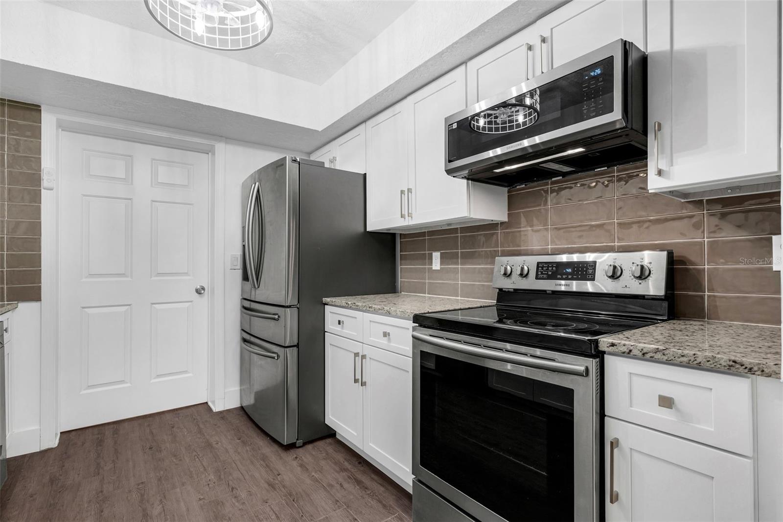 PARK LAKE GROVE CONDO PH B - Residential