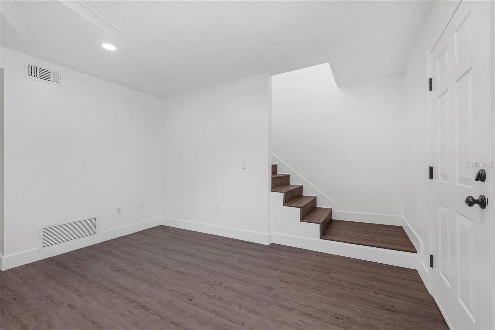 PARK LAKE GROVE CONDO PH B - Residential