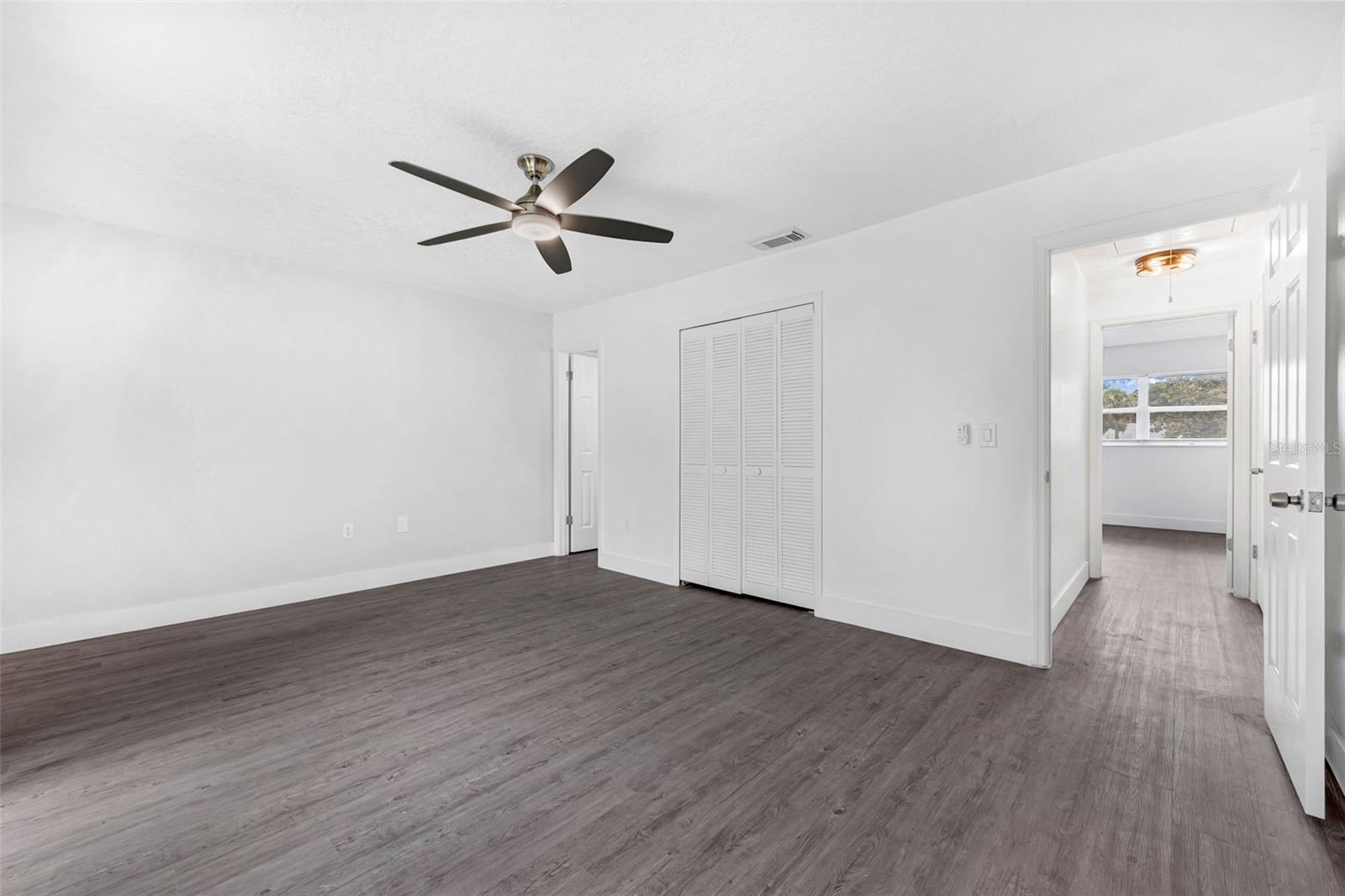 PARK LAKE GROVE CONDO PH B - Residential
