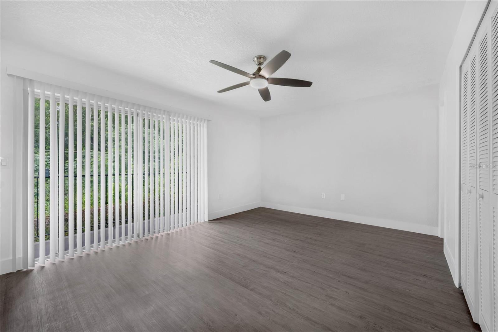 PARK LAKE GROVE CONDO PH B - Residential