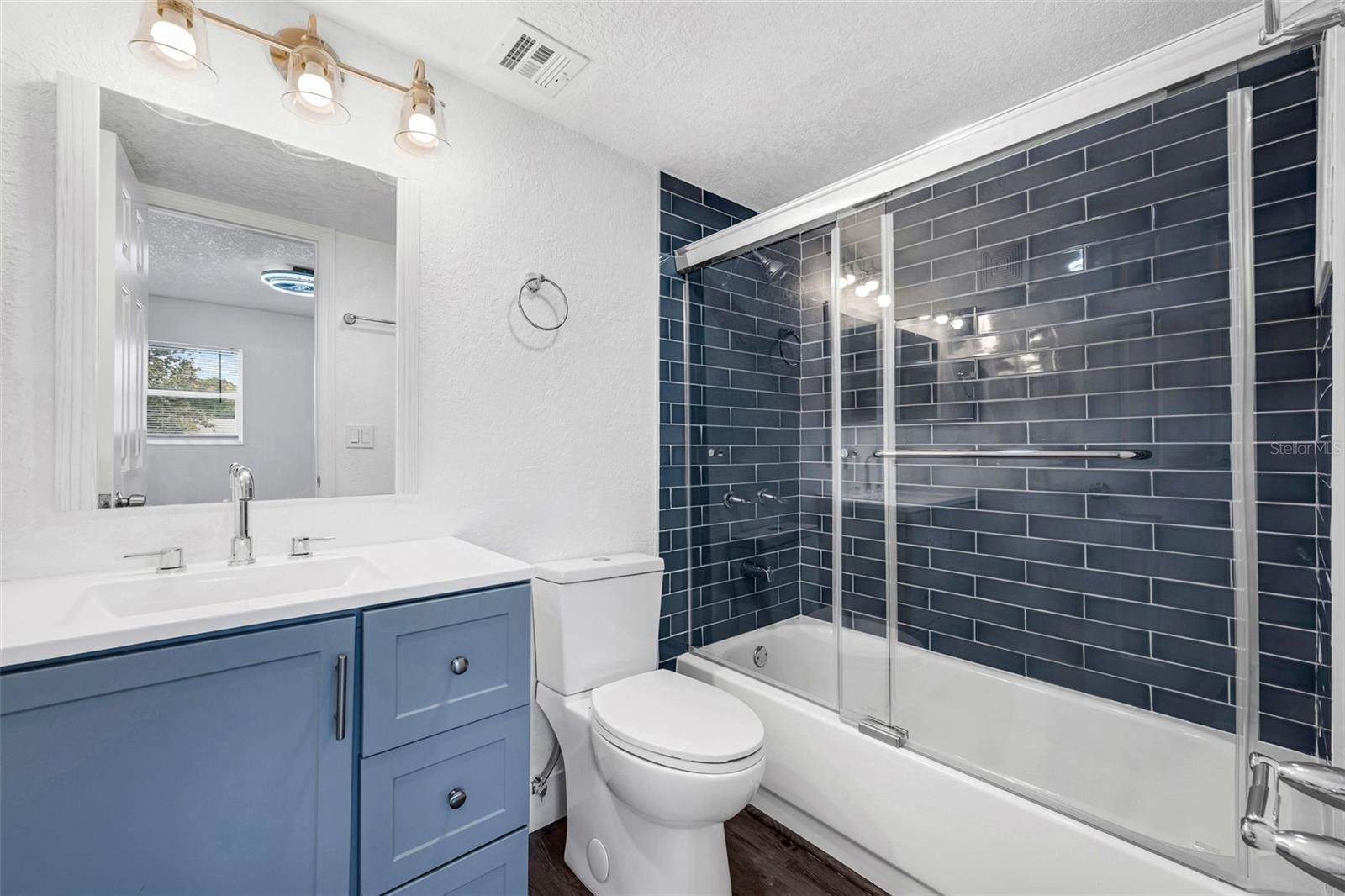 PARK LAKE GROVE CONDO PH B - Residential