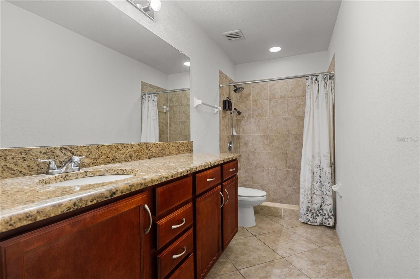 COUNTRY SQUARE - Residential