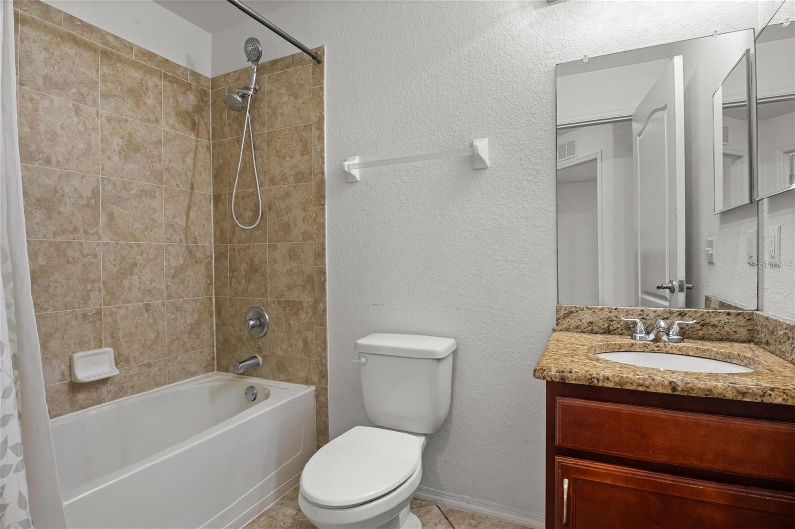 COUNTRY SQUARE - Residential