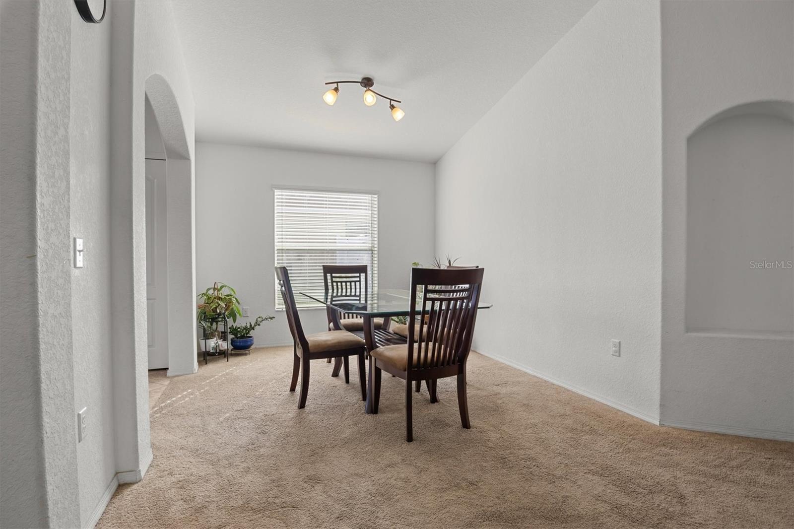 COUNTRY SQUARE - Residential