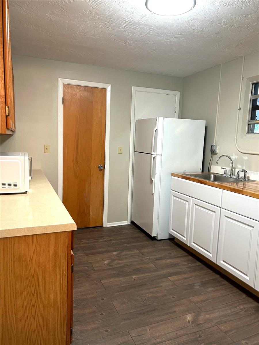 LAKE TARPON ESTATES - Residential Lease