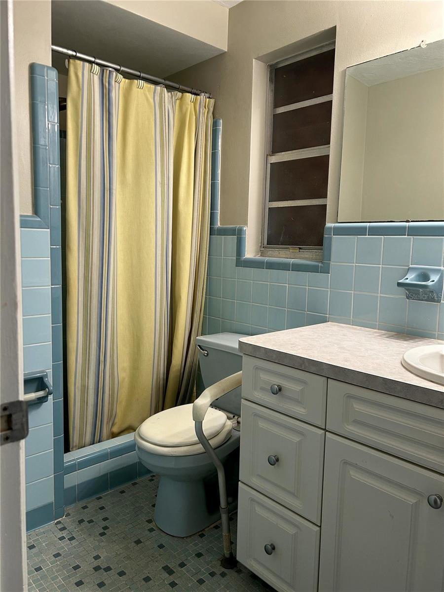 LAKE TARPON ESTATES - Residential Lease