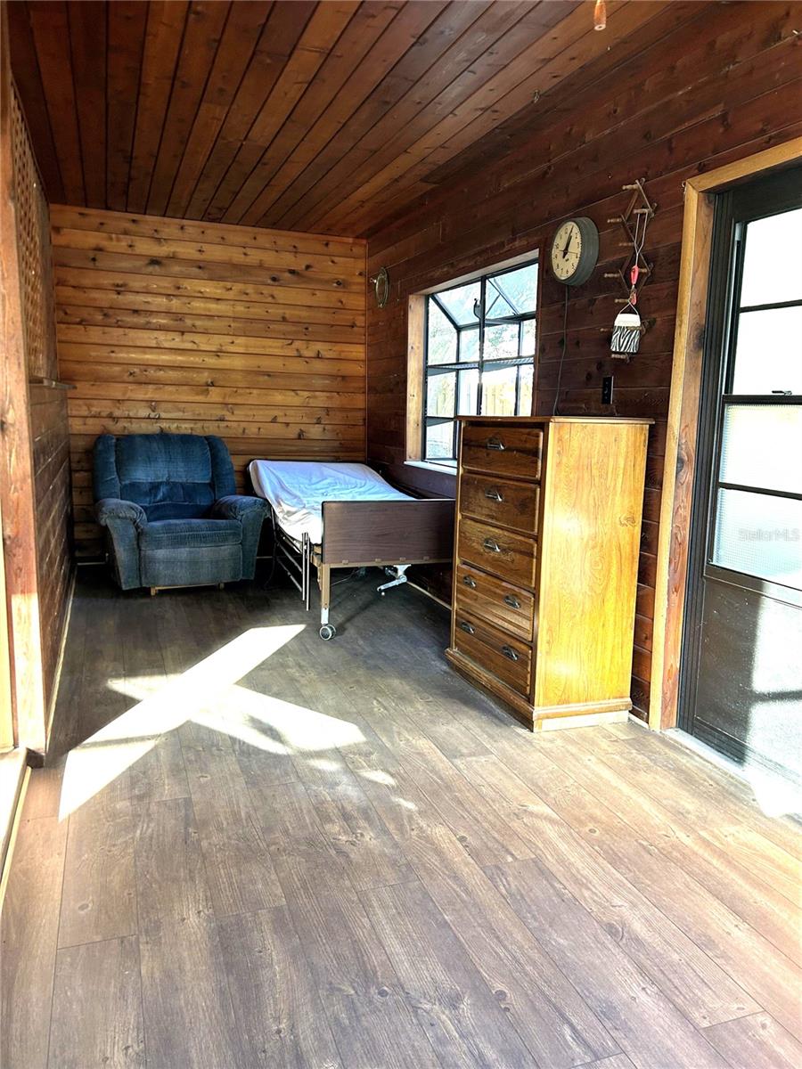 LAKE TARPON ESTATES - Residential Lease