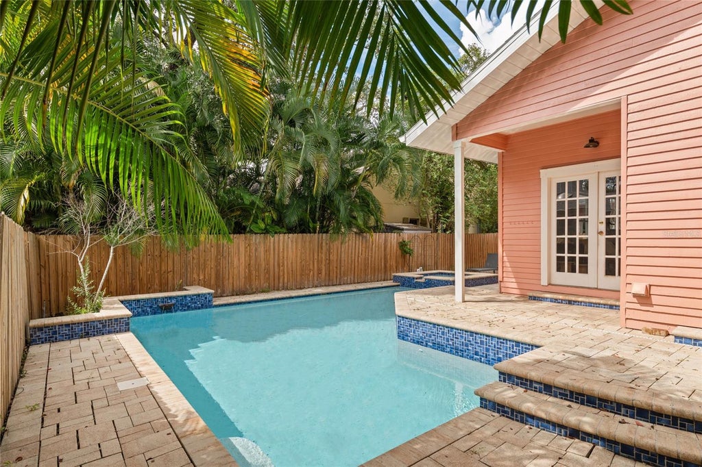 Photo of 2410 W Jetton Avenue, Tampa, FL 33629 (MLS # O6448531)