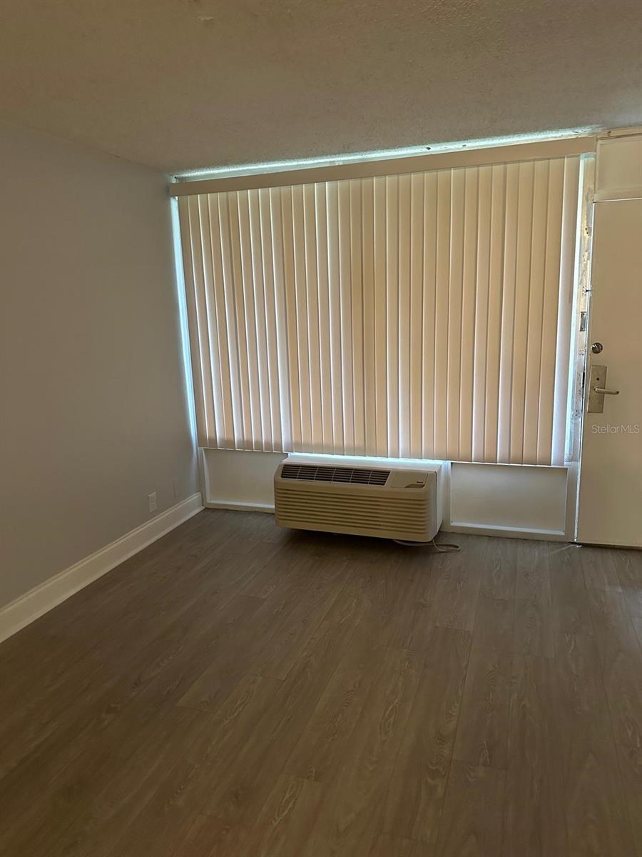 SANDLAKE COURTYARDS CONDO 5901/3515 - Residential Lease