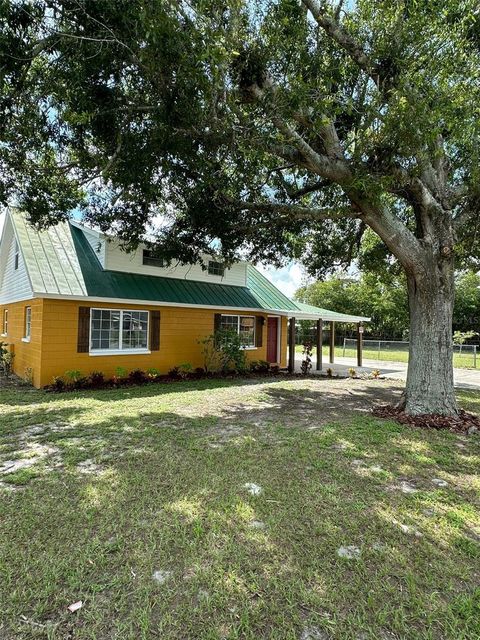 A home in WINTER HAVEN