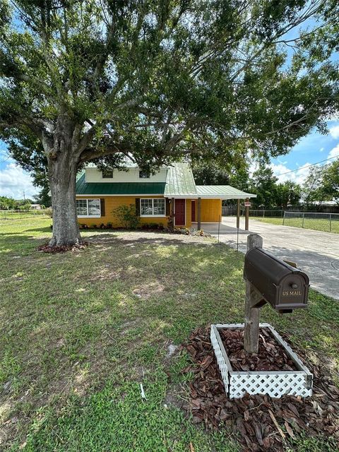 A home in WINTER HAVEN