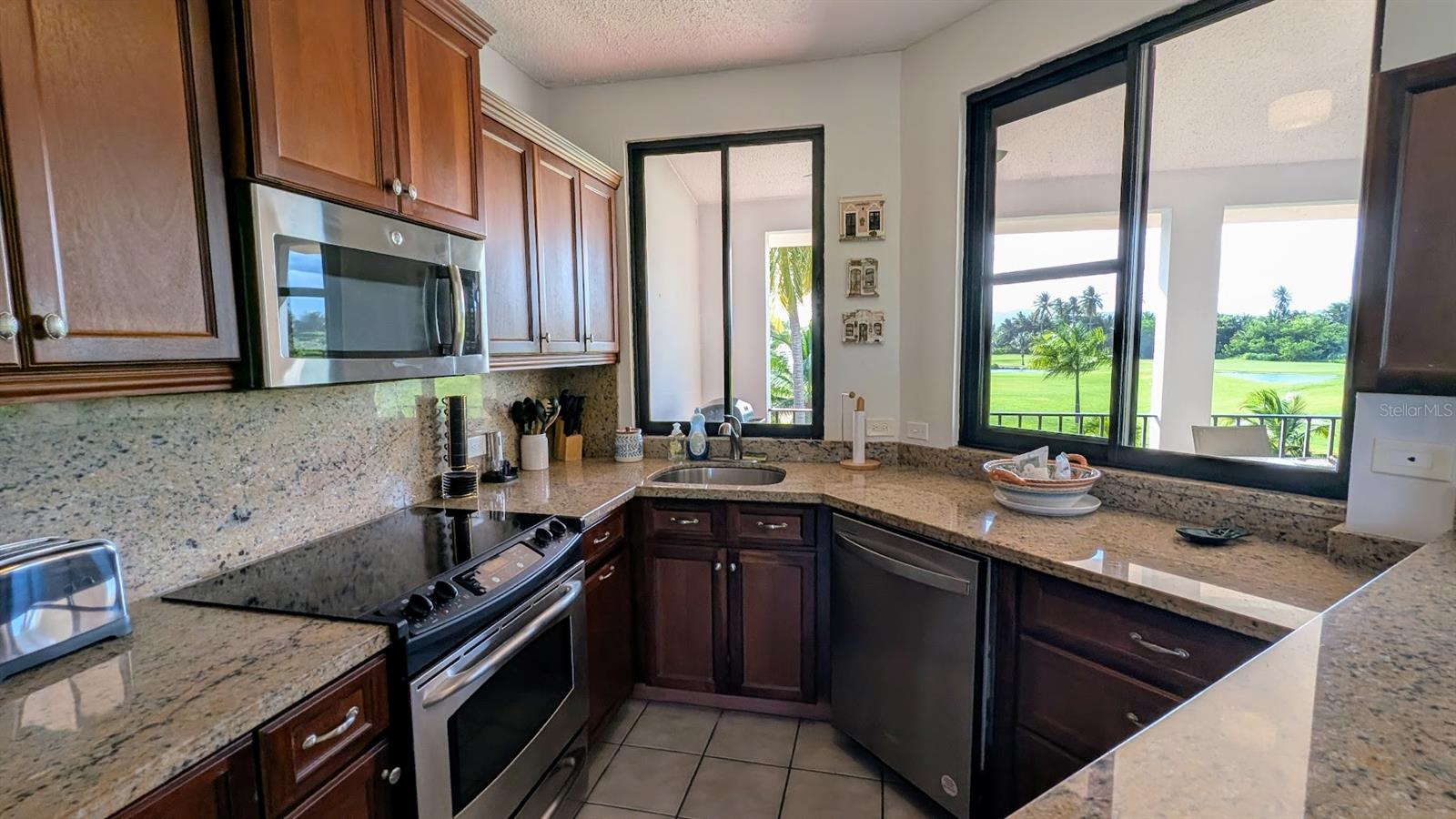 FAIRLAKES VILLAGE COMMUNITY - Residential Lease