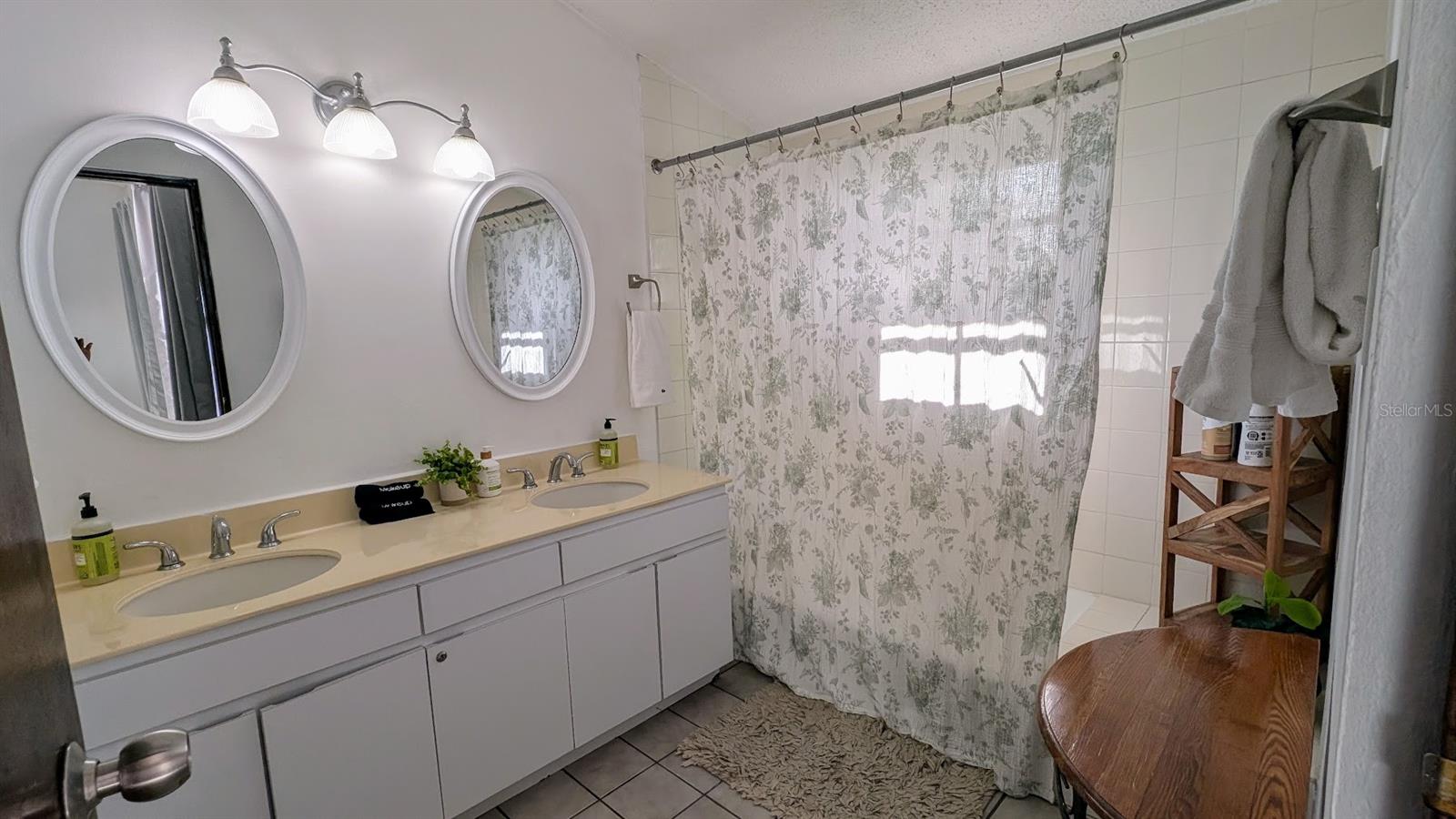 FAIRLAKES VILLAGE COMMUNITY - Residential Lease