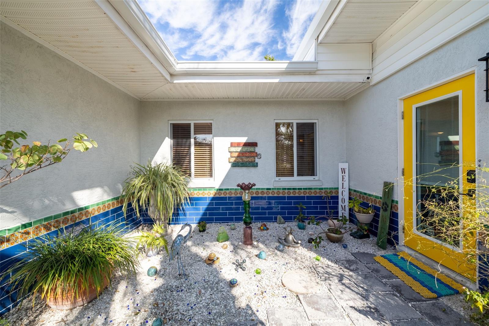 327 HERNANDO AVENUE