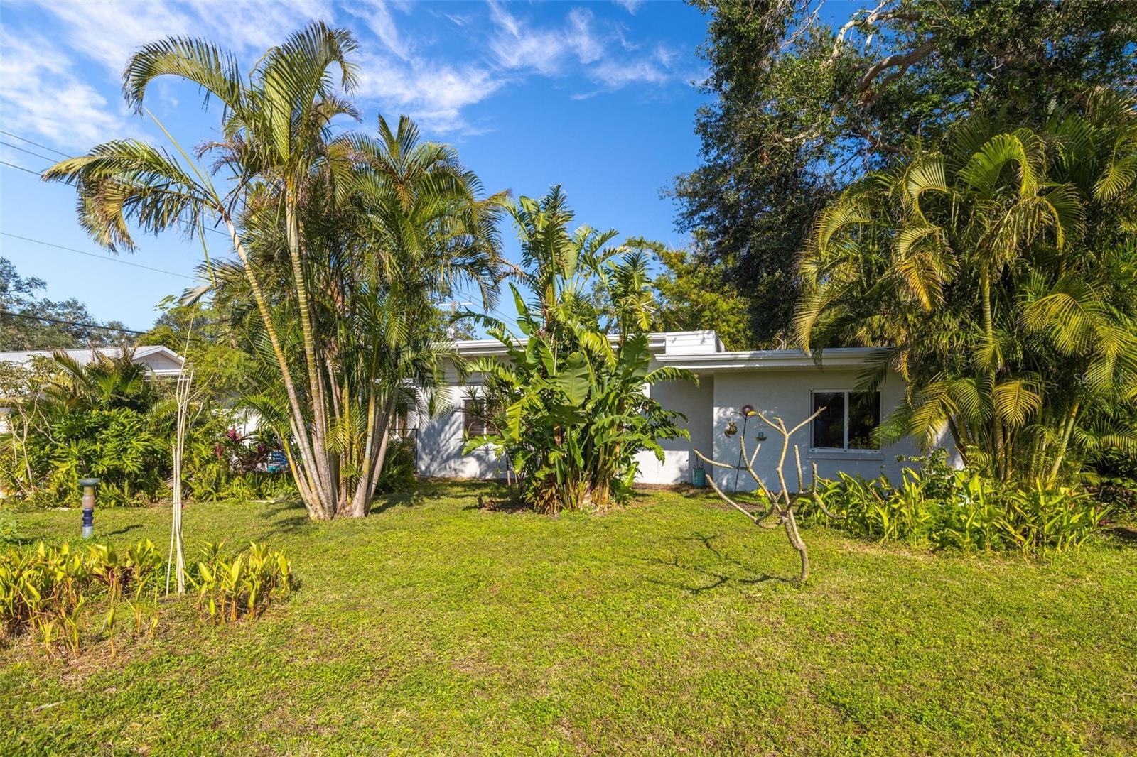 327 HERNANDO AVENUE