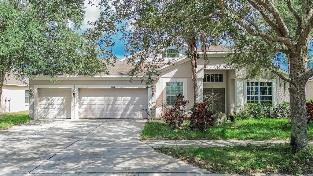 Photo of 2613 Yukon Cliff Drive, Ruskin, FL 33570 (MLS # TB8526895)