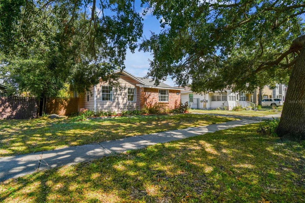 Photo of 2511 W North A Street, Tampa, FL 33609 (MLS # TB8440385)