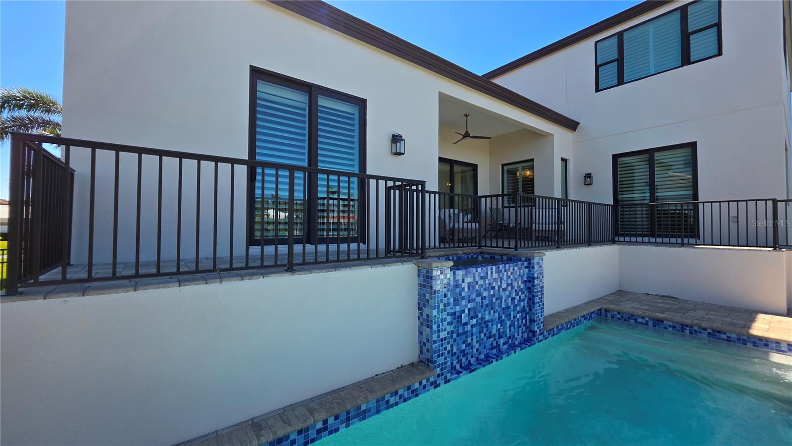 COUNTRY CLUB SHORES - Residential Lease