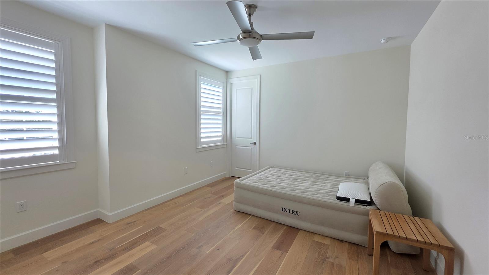 COUNTRY CLUB SHORES - Residential Lease