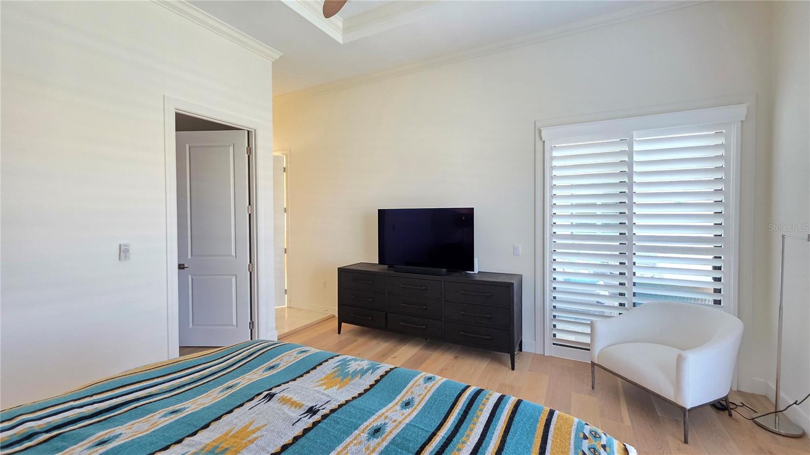 COUNTRY CLUB SHORES - Residential Lease