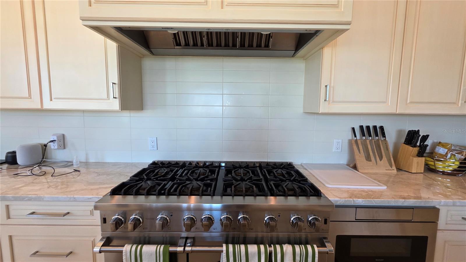 COUNTRY CLUB SHORES - Residential Lease