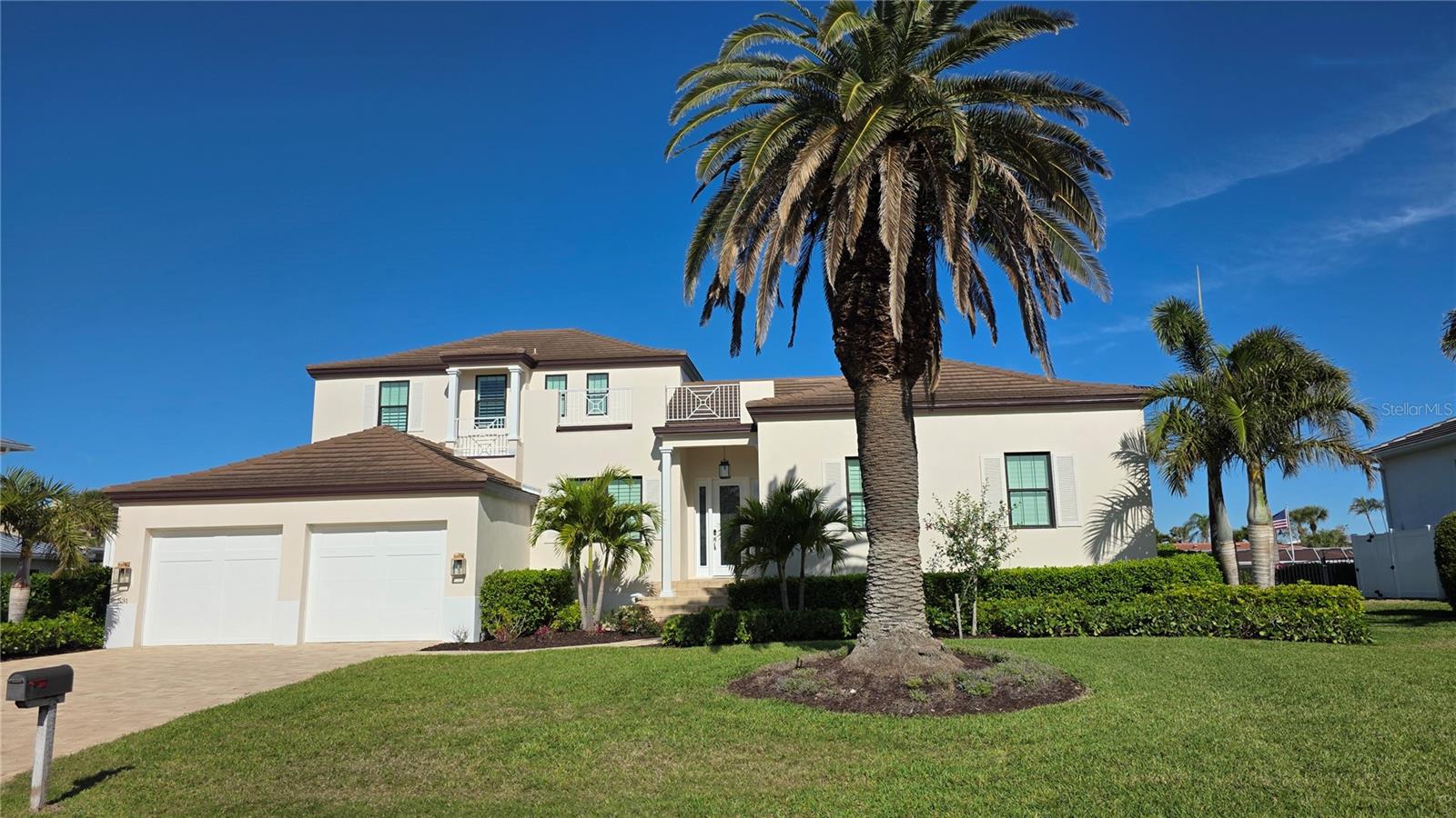 COUNTRY CLUB SHORES - Residential Lease